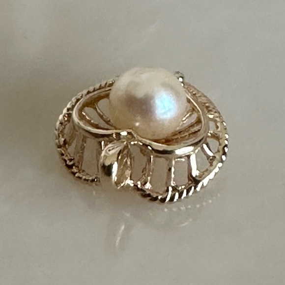 14k Solid Gold Heart Shaped Basket Pendant with Pearl Center - Picture 14 of 16